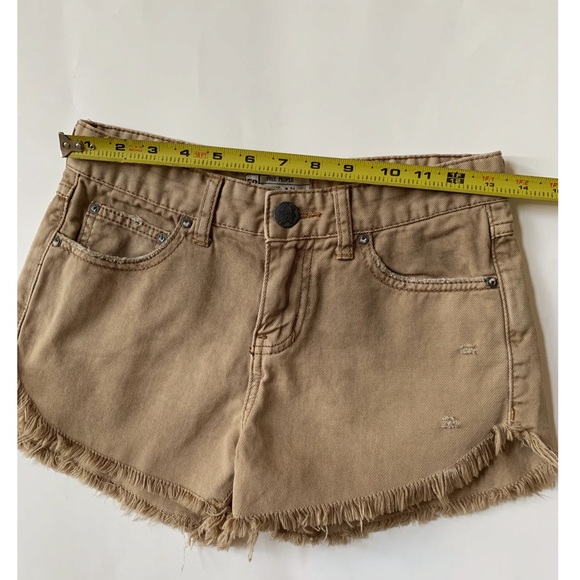 Free People Distressed Fray Hem Jean Shorts 24 - Picture 10 of 15